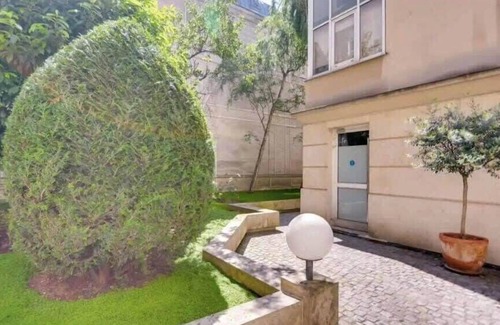 Quartier Sainte-Avoye Apartment | Modern and bright 2BD for 11 guests in Le Marais!