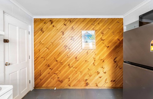 North Hobart Apartment | Modern and Central with Parking