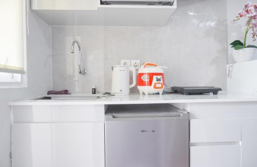 Kebagusan Apartment | Modern and Restful Studio at Kebagusan City Apartment By Travelio