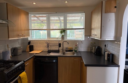 Bracknell House | Modern and Spacious 3 Bed Retreat - Bracknell