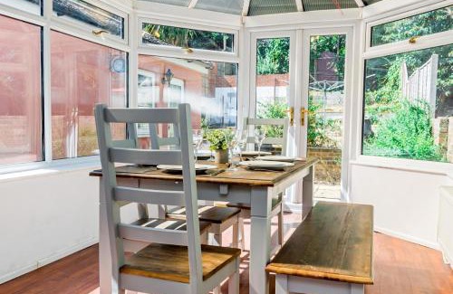 Ipswich House | Modern and Spacious 4 Bedroom Home in Ipswich