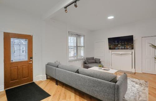 Pittsburgh House | Modern and Spacious Four Bedroom House in Pittsburgh with Parking