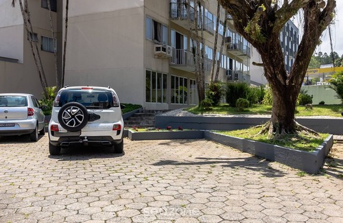 Pioneiros Apartment | Modern Apartment Near the BC Ferris Wheel Mbh0601