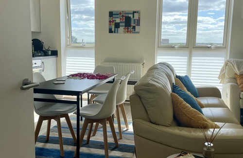 South Hornchurch Apartment | Modern Apartment All Amenities Greater London