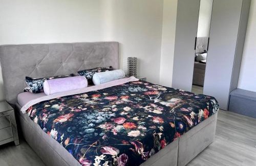 Prague 17 Apartment | Modern apartment close to Tram and Airport, free parking