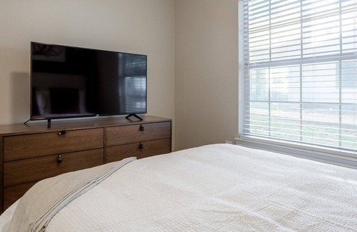 Sweetbriar Apartment | Modern Apartment in Prime Location (ID7659X35)