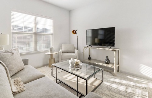 Forney Apartment | Modern Apartment in Prime Location (ID9550X82)