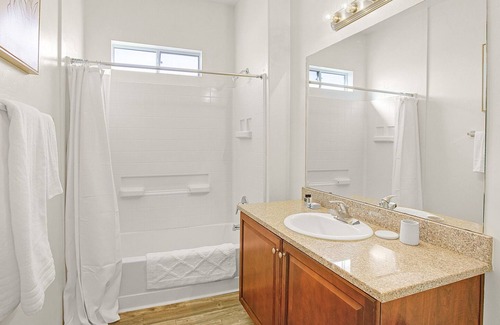 Tucson Apartment | Modern Apartment in Prime Location (ID7950X63)