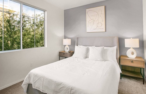 Tucson Apartment | Modern Apartment in Prime Location (ID7950X63)