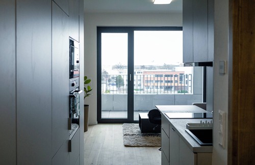 Nivy Apartment | Modern Apartment in Downtown w/Garage, Balcony & WiFi