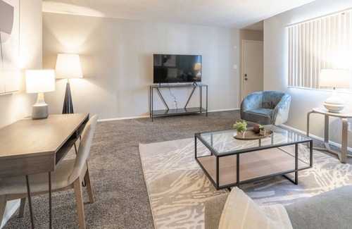 Northeast Heights Apartment | Modern Apartment in Prime Location (ID7515X32)