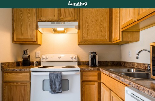 Albuquerque Apartment | Modern Apartment in Prime Location (ID7446X96)