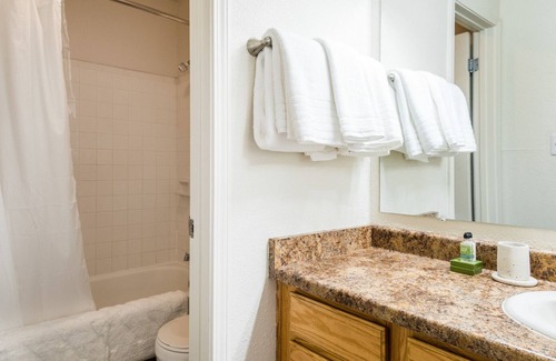 Albuquerque Apartment | Modern Apartment in Prime Location (ID7446X96)