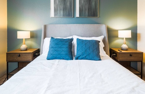 Albuquerque Apartment | Modern Apartment in Prime Location (ID7446X96)