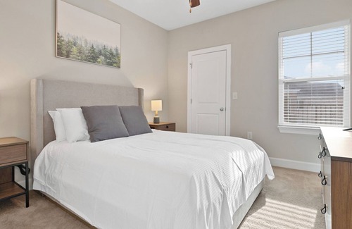 Greensboro Apartment | Modern Apartment in Prime Location (ID7976X37)