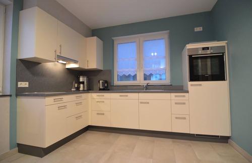 Weinsheim Apartment | Modern Apartment in Weinsheim with Terrace