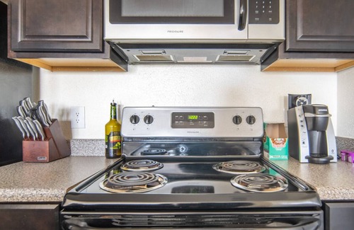 North Royalton Apartment | Modern Apartment in Prime Location (ID2720X30)