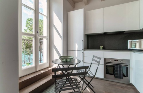 Morcote Apartment | Modern apartment with a view of the lake in Morcote (Balcone sul Lago)