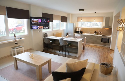 Maniakoi Apartment | Modern apartment with a lake view for a comfortable stay. Easy parking space