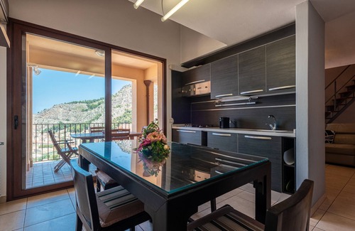 Cefalu Apartment | Modern Apartment with Sea View, Wi-Fi and Air Conditioning