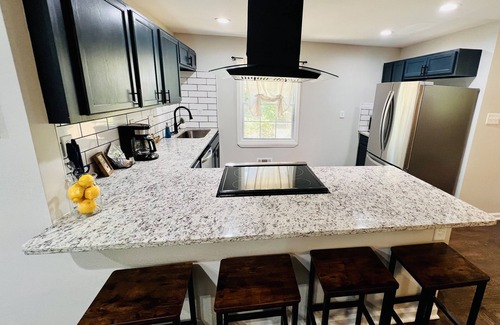 Jefferson Park House | Modern APT 4 Beds Mins to Atlanta Airport & Downtown 🔥