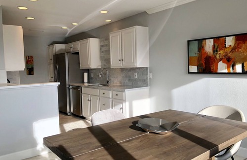 Clarksville Condo | Modern Austin retreat in quiet downtown neighborhood near UT with Capitol views