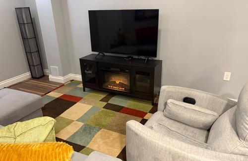 Uxbridge House | Modern Basement Apartment