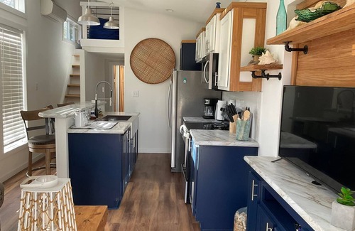 Mount Vernon Cabin | Modern Beach Retreat - 1 Bed/Loft