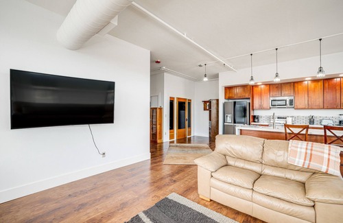 Blaine Condo | Modern Blaine Condo Rental < 1 Mi to Boat Harbor!