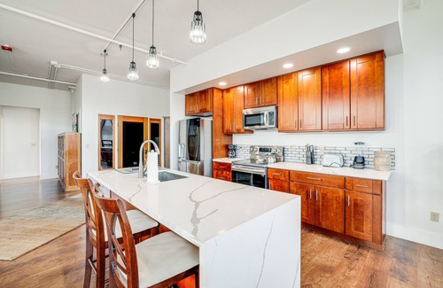 Blaine Condo | Modern Blaine Condo Rental < 1 Mi to Boat Harbor!