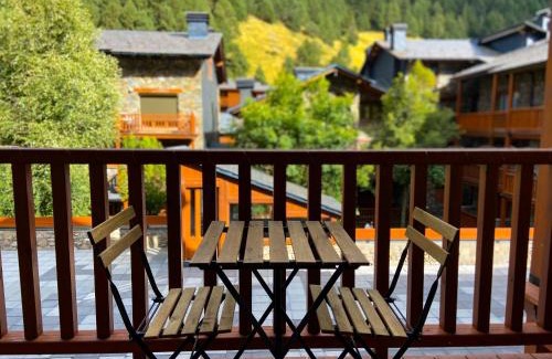 Soldeu Apartment | Modern Blue Studio En Valle De Incles - Parking Gratis l by BonesVacances