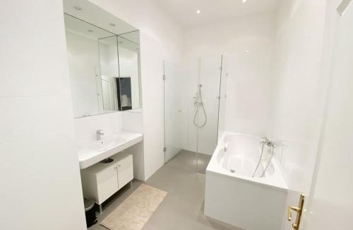 Wahring Apartment | Modern, Bright, Spacious 3-Room-Apartment in a Nice Area of Vienna
