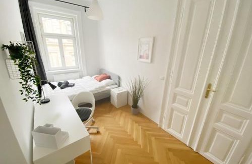 Wahring Apartment | Modern, Bright, Spacious 3-Room-Apartment in a Nice Area of Vienna