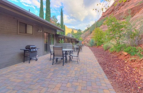 Sedona Cabin | Modern cabin for 4 with views of the red rocks and next to Slide Rock State park