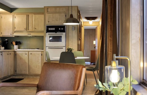 Dunsmuir Cabin | Modern Cabin (Walnut)