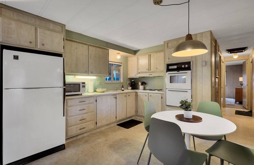 Dunsmuir Cabin | Modern Cabin (Walnut)