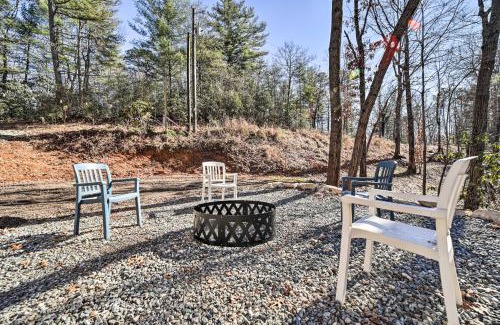 Pisgah Forest House | Modern Cabin with Fire Pit Less Than 3 Mi to Trails!