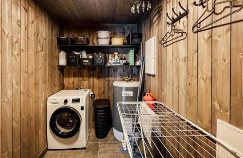 Gol Municipality House | Modern Cabin With Mountain View By Syningtoppen