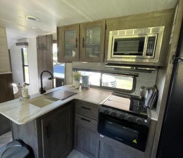 Oil City House | Modern Camper For Rent At Caddo Lake With Kayaks