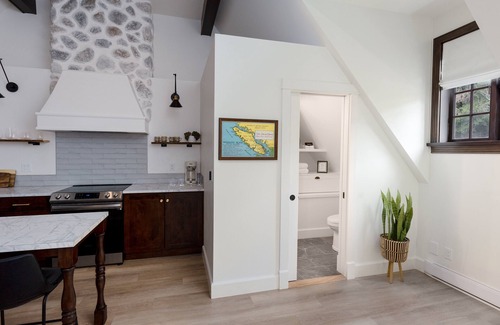 Maple Bay House | Modern Carriage House…close to trails and ocean