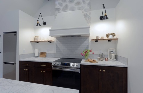 Maple Bay House | Modern Carriage House…close to trails and ocean