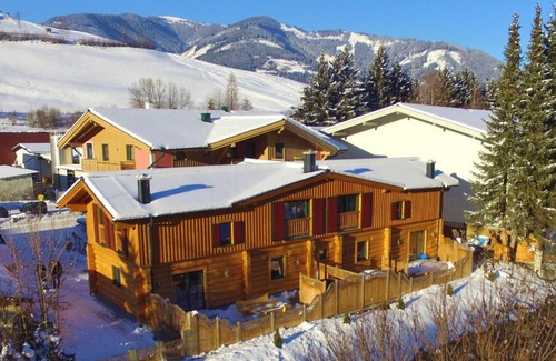 Kaprun Ski Chalet | Modern Chalet in Kaprun with Jacuzzi