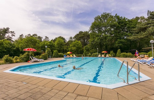 Markelo Ski Chalet | Modern chalet with a smart TV near forest