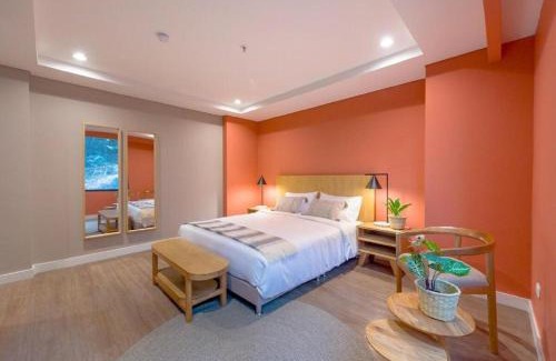 Los Naranjos Apartment | Modern Comfort in El Tesoro Medellín 301