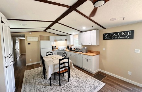 Baxter House | Modern Comfort w/Waterfall Views