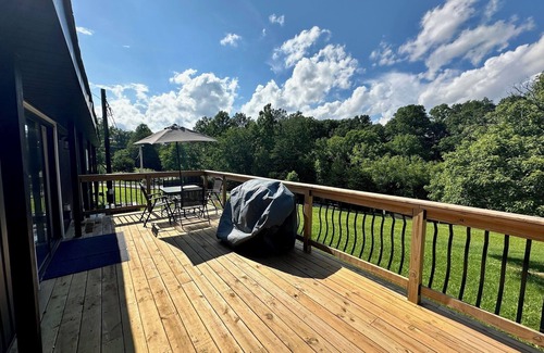 Baxter House | Modern Comfort w/Waterfall Views