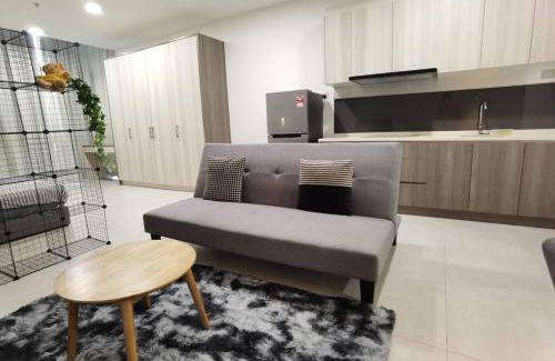 Bandar Sri Permaisuri Apartment | Modern Comfy Studio Permaisuri 2 Carpark WIFI NETFLIX