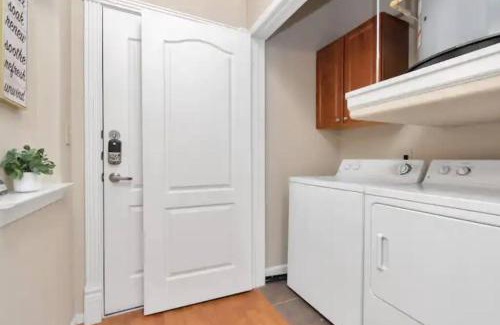Astrodome Apartment | Modern Condo near Texas Medical Center w Free Parking
