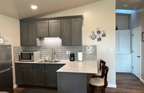 Auburn Apartment | Modern Country Studio-5 Min. to Hiking Trails and Old Town Auburn. Private yard.
