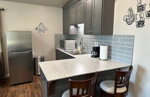 Auburn Apartment | Modern Country Studio-5 Min. to Hiking Trails and Old Town Auburn. Private yard.